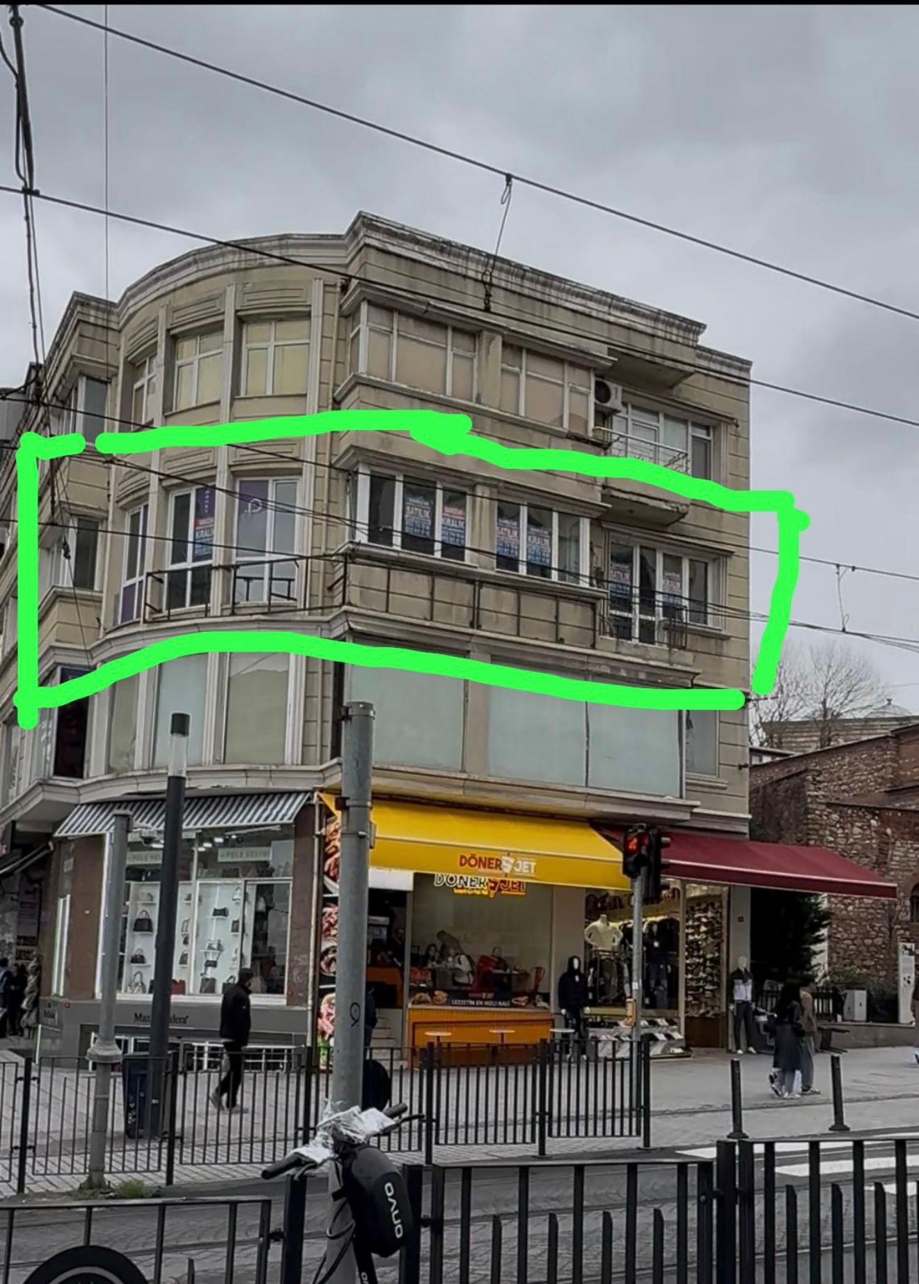 LALELİ ORDU CADDESİ ÜZERİNDE KÖŞEBAŞI BİNADA.SATILIK-130 M2.OFİS BÜRO KATI.